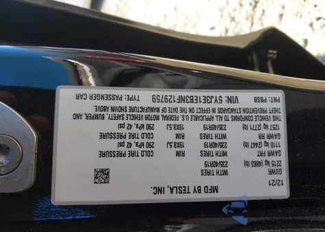 2022 Tesla Model 3 Long Range Dual Motor All-Wheel Drive z USA, uszkodzony, nr VIN 5YJ3E1EB3NF129759